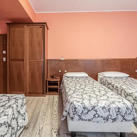 イタリア 3*