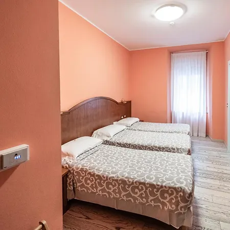 מלון Italia 3*