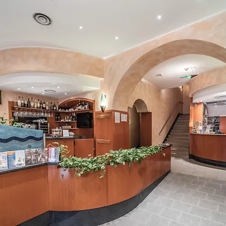 Hotel Italia 3*